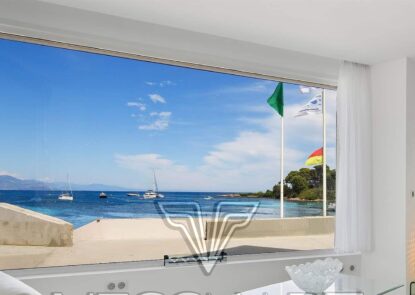 Cap d´Antibes on the beach – Apartement of 54 sqm with terrace and amazing view – 1 bedroom – 1 bathroom – panoramic sea view
